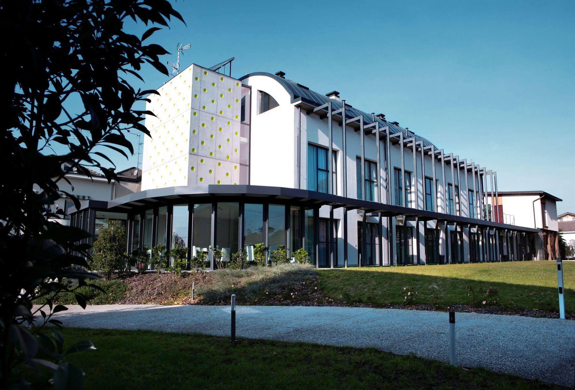 Mxp Rooms Guest House Cardano Al Campo Dış mekan fotoğraf